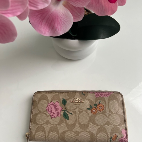 Coach zip around wallet in prairie rose print - Picture 4 of 11
